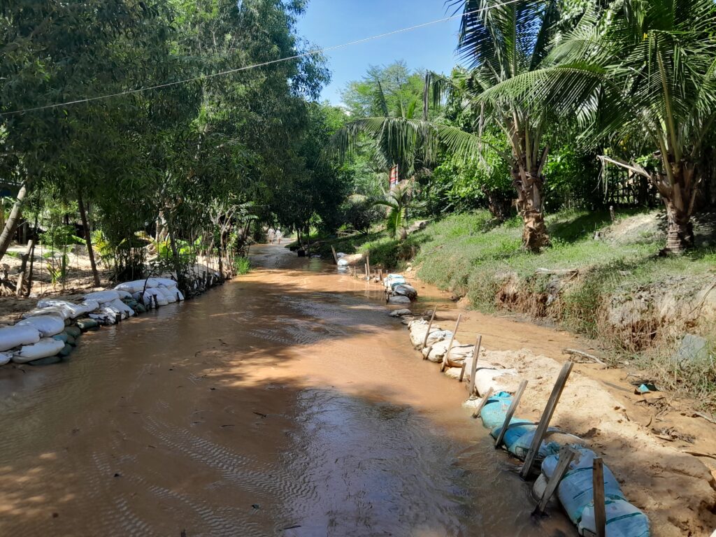 The entrance to the walk, lined with sandbags.