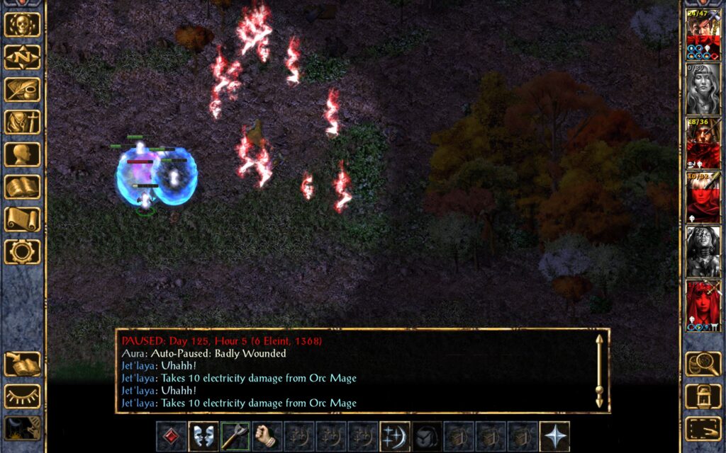 The enemy mage uses Chain Lightning.